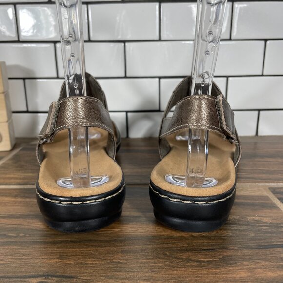 Clarks Leisa Lakelyn Womens 8 Wide Shoes Pewter Metallic Leather Comfort Sandal - Picture 5 of 13